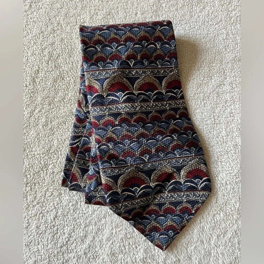 MoMA (Metropolitan Museum of Art) silk tie
